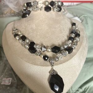 Elegant Black and Silver Women's Necklace Set